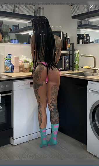 Coco Aliyah Голе фотографије OnlyFans 4