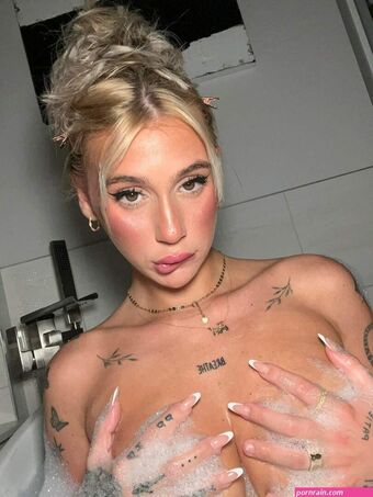 consagra Голе фотографије OnlyFans 11