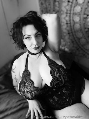 curvyemeraldwitch