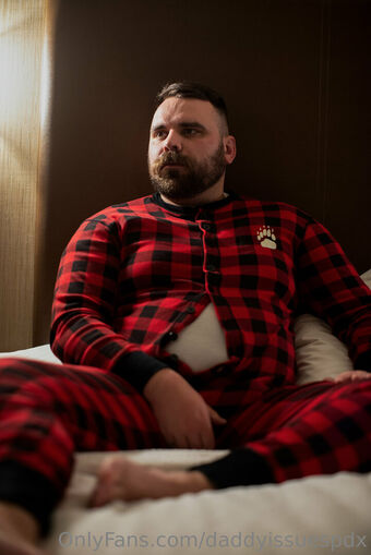 daddyissuespdx Голе фотографије OnlyFans 16