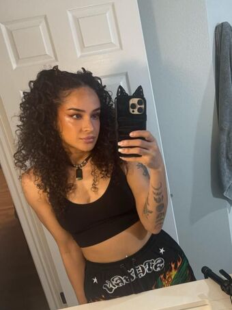 Dakota Kai