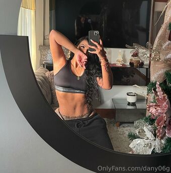 Daniela Gaviria Голе фотографије OnlyFans 11