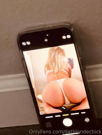 datblondechick Голе фотографије OnlyFans 11