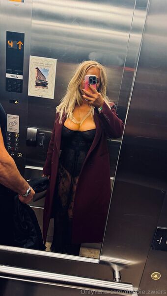 Debbie Zwiers Голе фотографије OnlyFans 9