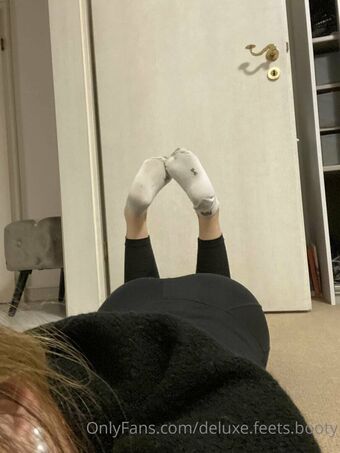 deluxe.feets.booty