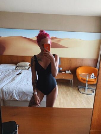 Denly Голе фотографије OnlyFans 17