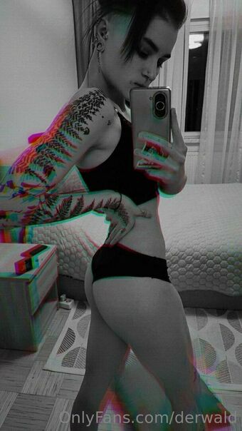 derwald Голе фотографије OnlyFans 9