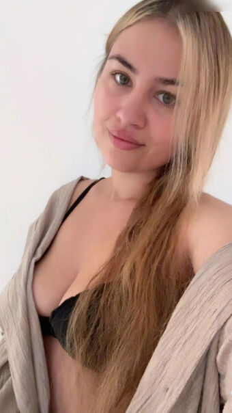 Dilan Голе фотографије OnlyFans 1