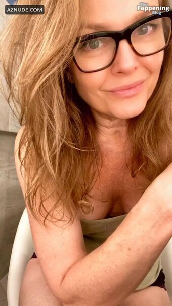 Dina Meyer Голе фотографије OnlyFans 15