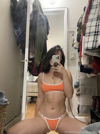 divineflora Голе фотографије OnlyFans 9