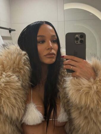 Edita Aradinovic Голе фотографије OnlyFans 20