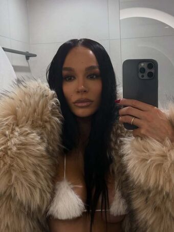 Edita Aradinovic Голе фотографије OnlyFans 22