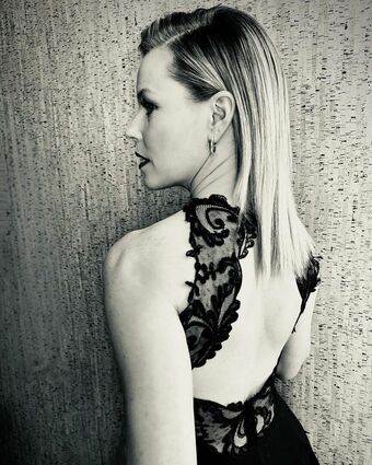 Elizabeth Banks Голе фотографије OnlyFans 44