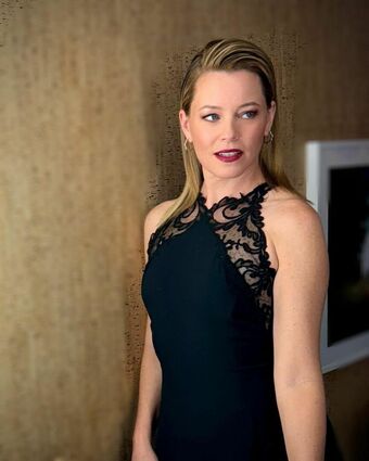 Elizabeth Banks Голе фотографије OnlyFans 45