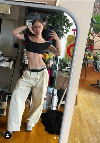 Ella Emhoff Голе фотографије OnlyFans 16