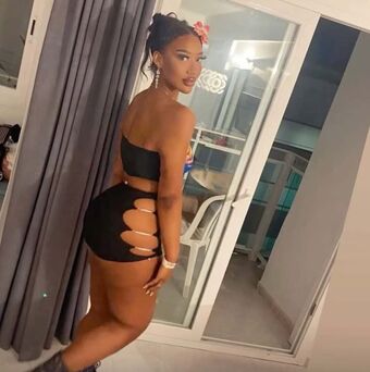 Ella Mac Голе фотографије OnlyFans 10