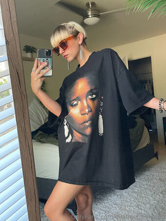ellabeefreshman Голе фотографије OnlyFans 3