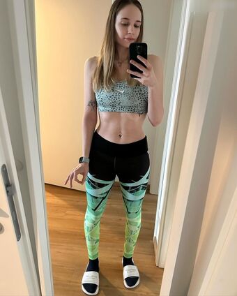 Ellecornflake Голе фотографије OnlyFans 12
