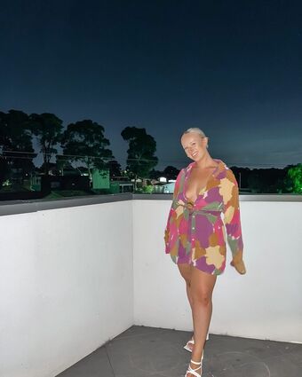 Elloise Голе фотографије OnlyFans 24