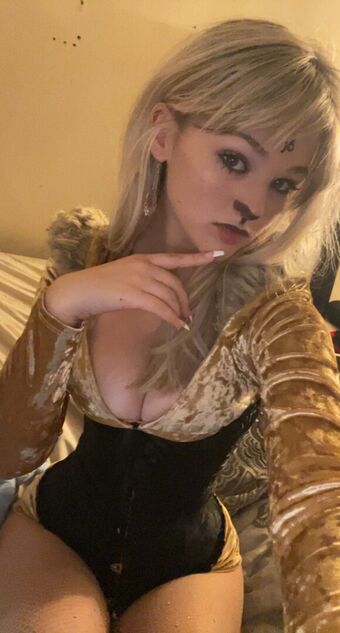 Ember Vail Голе фотографије OnlyFans 11
