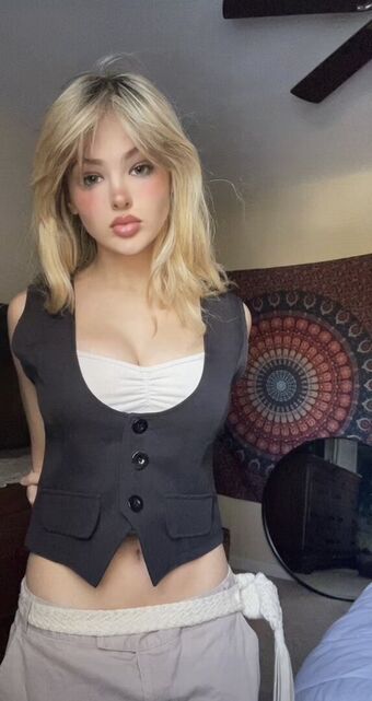 Ember Vail Голе фотографије OnlyFans 17