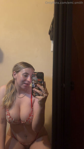 emi.smith Голе фотографије OnlyFans 27