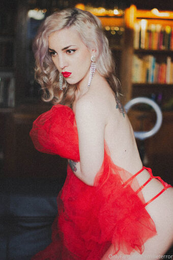 emilieterror Голе фотографије OnlyFans 7