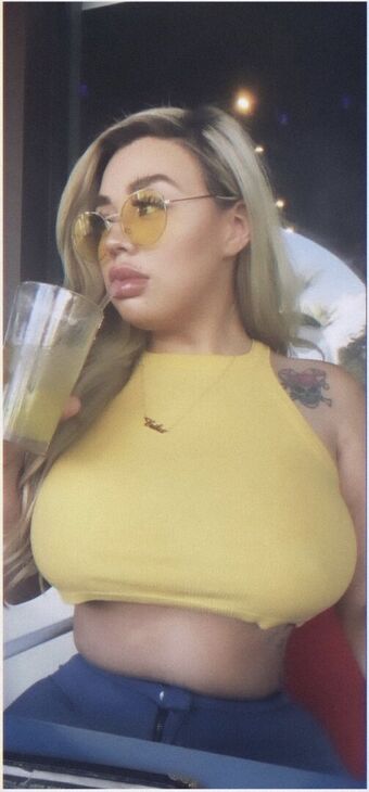 Ericah Голе фотографије OnlyFans 15