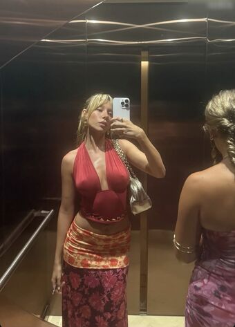 Ester Expósito Голе фотографије OnlyFans 78