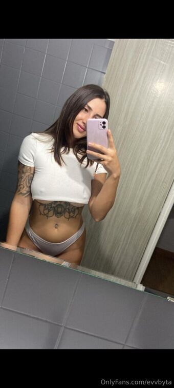 evvbyta Голе фотографије OnlyFans 4
