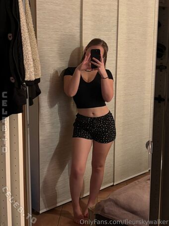 FleurSkywalker Голе фотографије OnlyFans 58