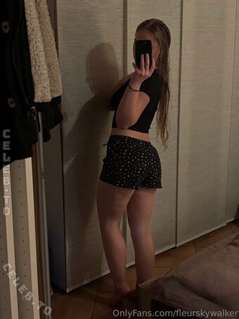 FleurSkywalker Голе фотографије OnlyFans 59