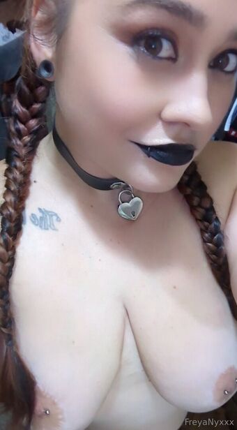 freyanyx Голе фотографије OnlyFans 14