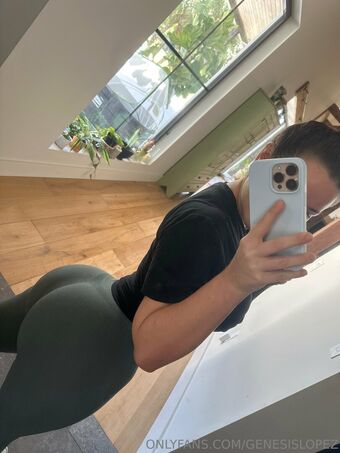 Genesis Mia Lopez Голе фотографије OnlyFans 15