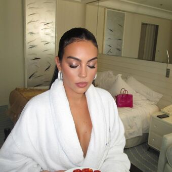 Georgina Rodriguez Голе фотографије OnlyFans 28