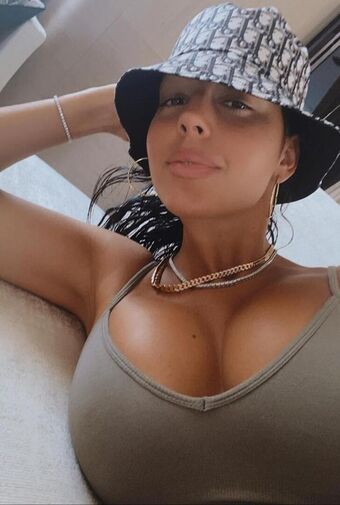 Georgina Rodriguez Голе фотографије OnlyFans 32