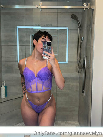 Gianna Evelyn Голе фотографије OnlyFans 43