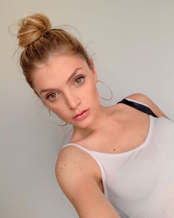 Giulia Guerrini Голе фотографије OnlyFans 17