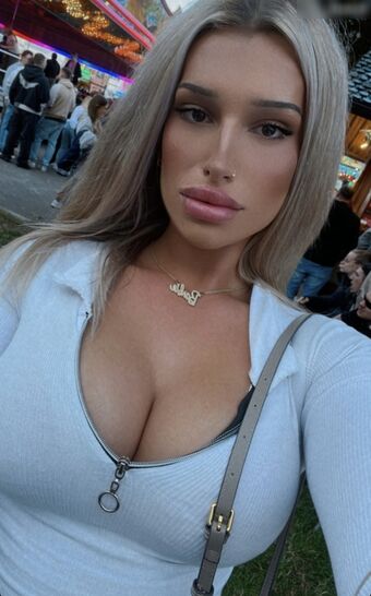 _Glamzon_ Голе фотографије OnlyFans 14