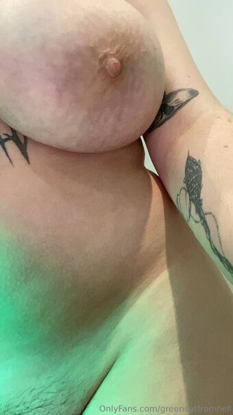 greencatfromhell Голе фотографије OnlyFans 1