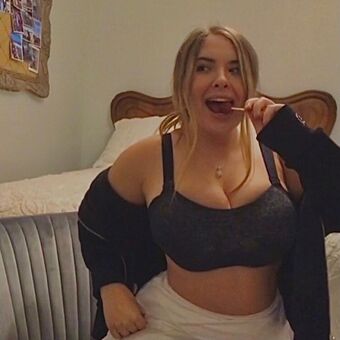 Haley E Голе фотографије OnlyFans 10