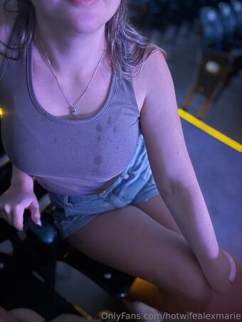 hotwifealexmarie Голе фотографије OnlyFans 7