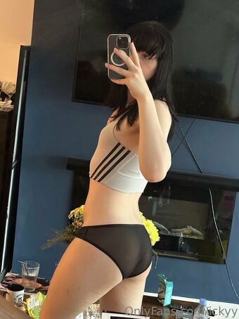 ickyypeach Голе фотографије OnlyFans 8