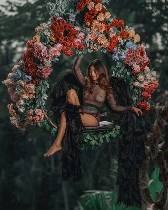 Intan Cules Голе фотографије OnlyFans 9