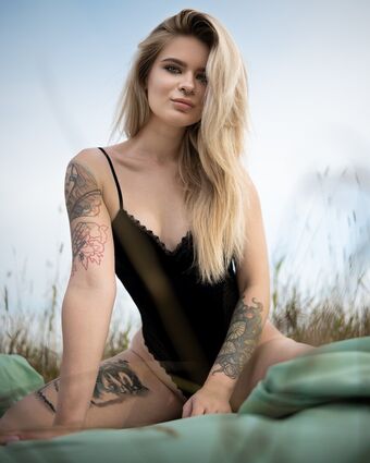 Iris A Голе фотографије OnlyFans 12