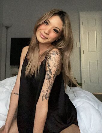 Iris Haw Голе фотографије OnlyFans 9