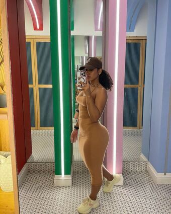 Isaury Calvo Голе фотографије OnlyFans 9