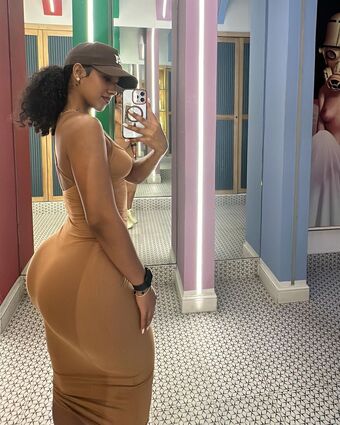 Isaury Calvo Голе фотографије OnlyFans 10