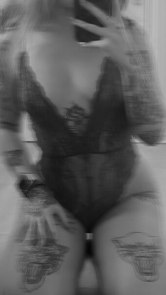 Izzy Siim Голе фотографије OnlyFans 7