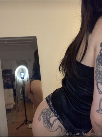 JadeyAnh Голе фотографије OnlyFans 131
